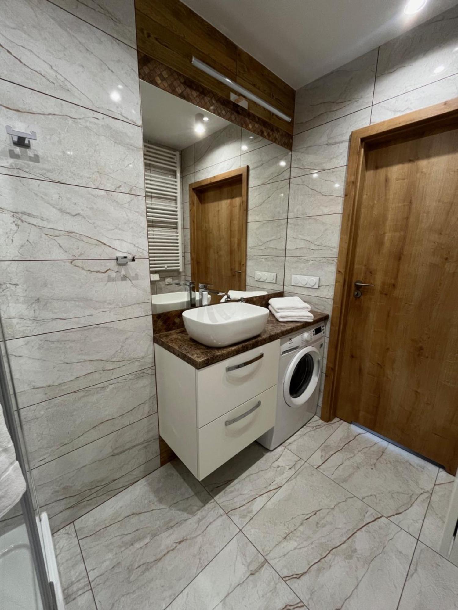 St. Cross Apartment Krakow Luaran gambar